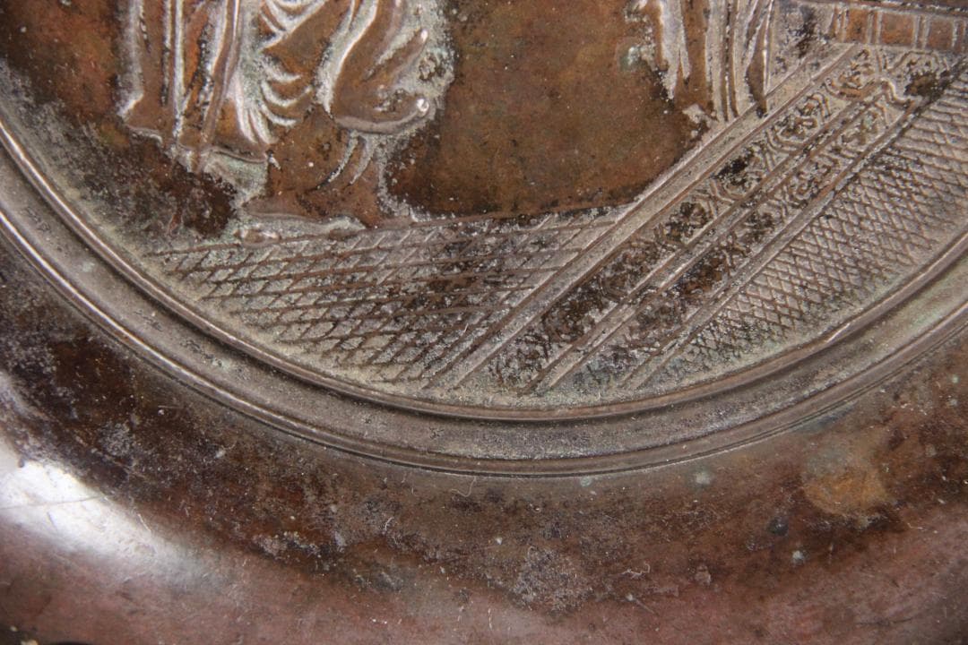 中国美術　中国 宣徳　銅 山水人物文盤 唐人物図 浮彫銅皿 古銅器 EU1-28