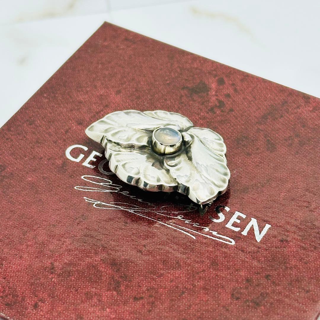   107 ムーンストーン　シルバー　ブローチ　フラワー