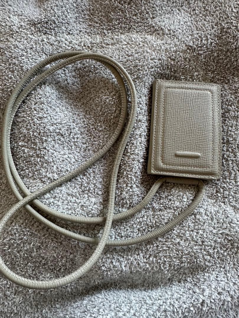 objcts.ioホワイトベージュスマホショルダー