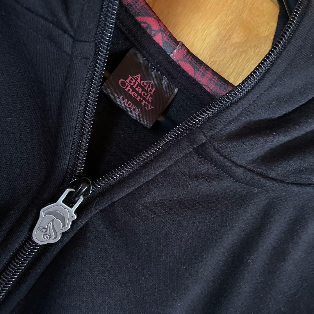 入手困難品Acid Black Cherry限定パーカー