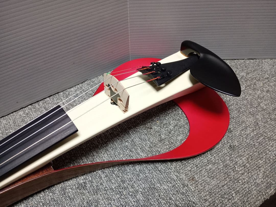 エレクトリックバイオリンYAMAHA YEV 104 サイレントバイオリン