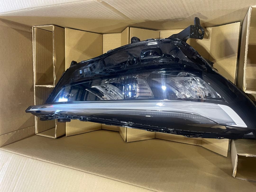 ヴェゼル　右ヘッドライト