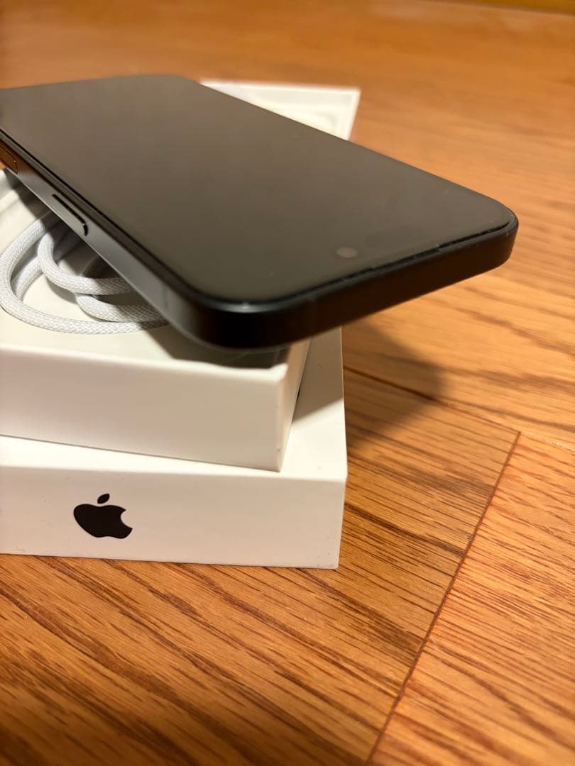 (美品) iPhone 16 128GB ブラック