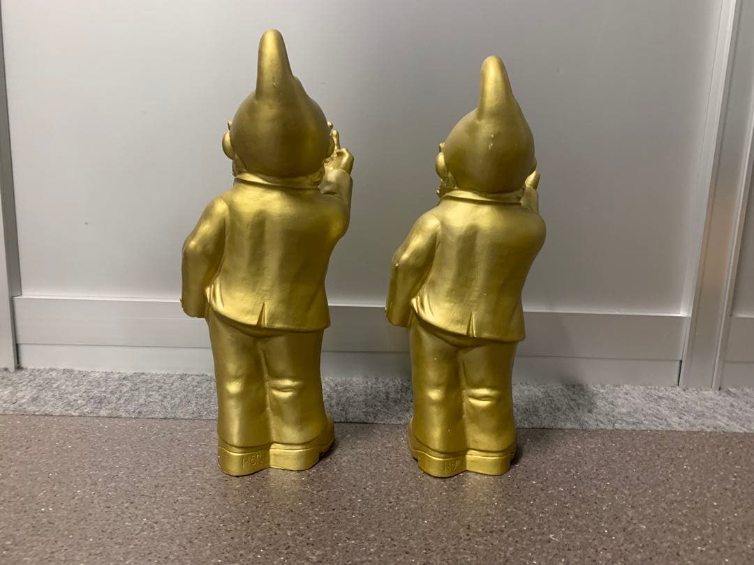 Unconventional Dwarf by Ottmar Hor アート