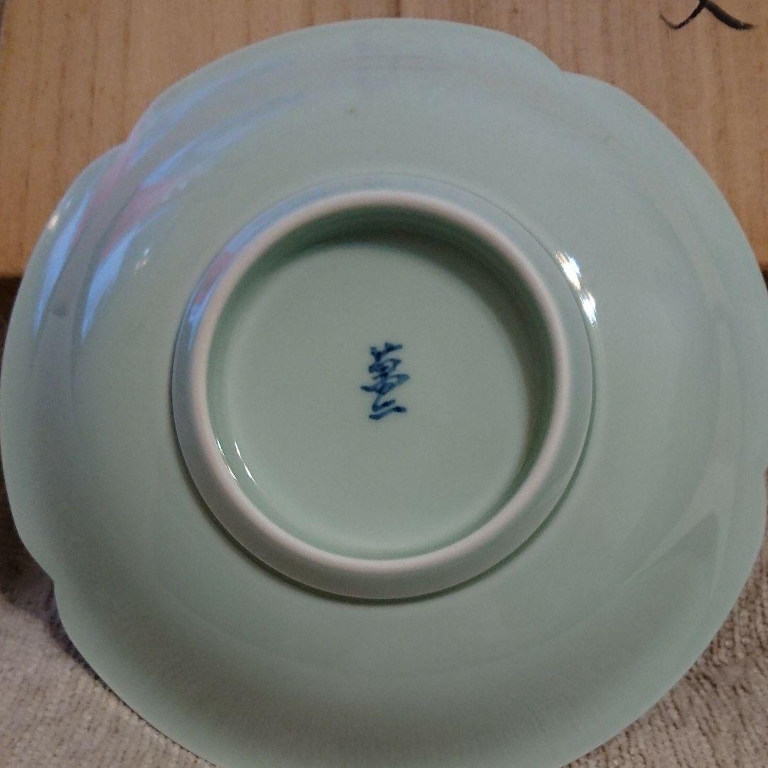 井上萬二  皿  青白磁牡丹文