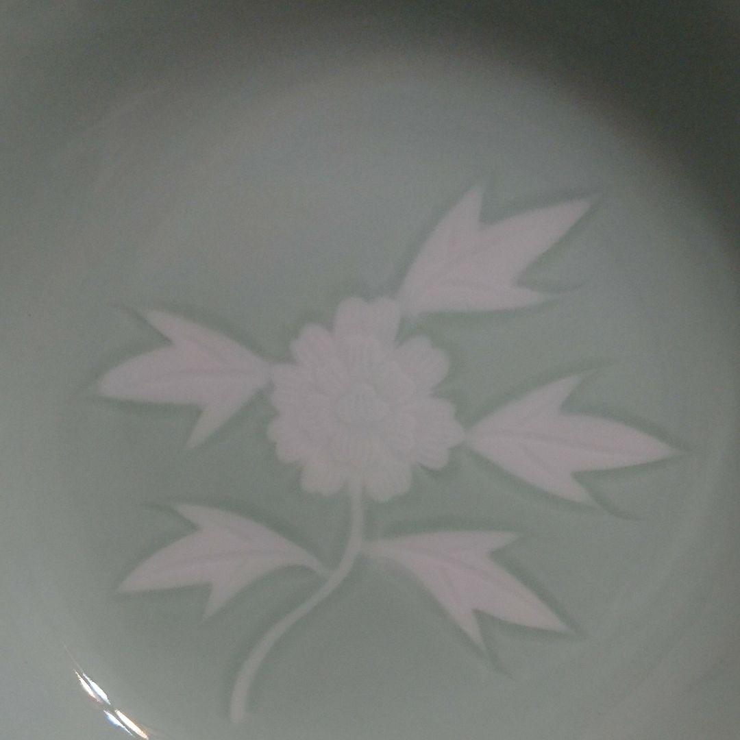 井上萬二  皿  青白磁牡丹文