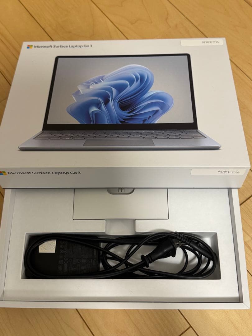 美品 Surface Laptop Go3 i5/16GB/512GB