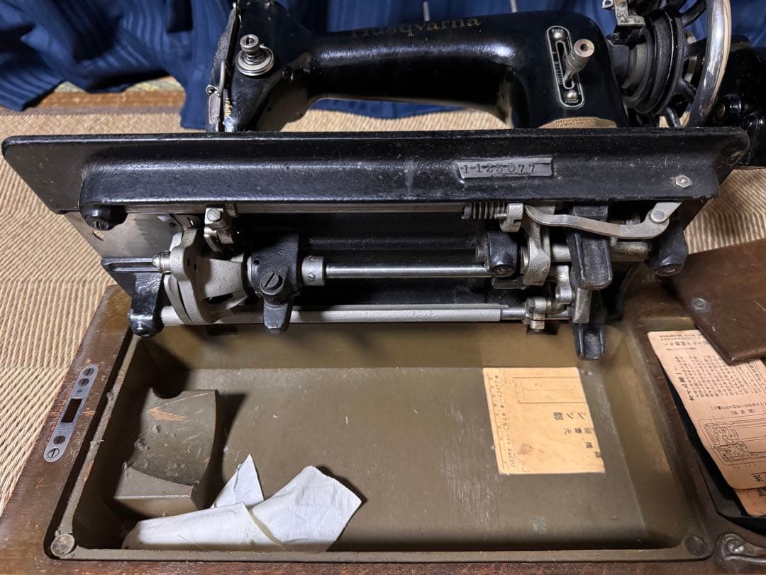 値下げ　アンティークミシン　Husqvarna スウェーデン製　ハスクバーナ