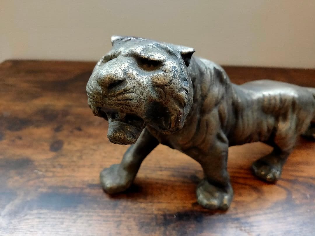 虎　置物　金属製　鉄　ヴィンテージ