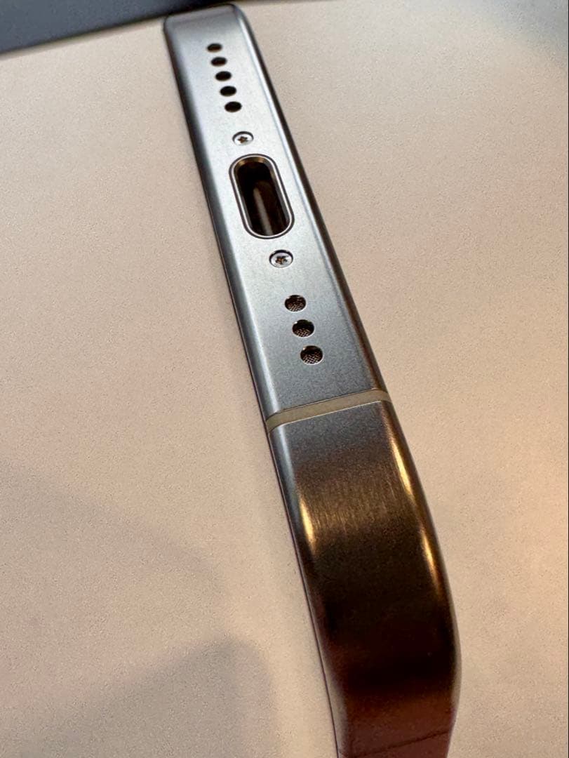 【充電2回】Apple iphone15Pro 256GB ホワイトチタニウム