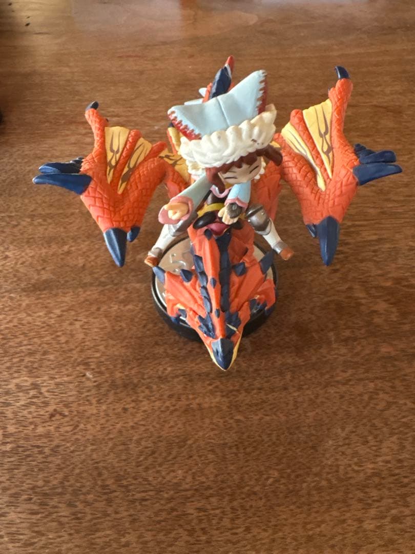 amiiboモンスター フィギュア ドラゴン型