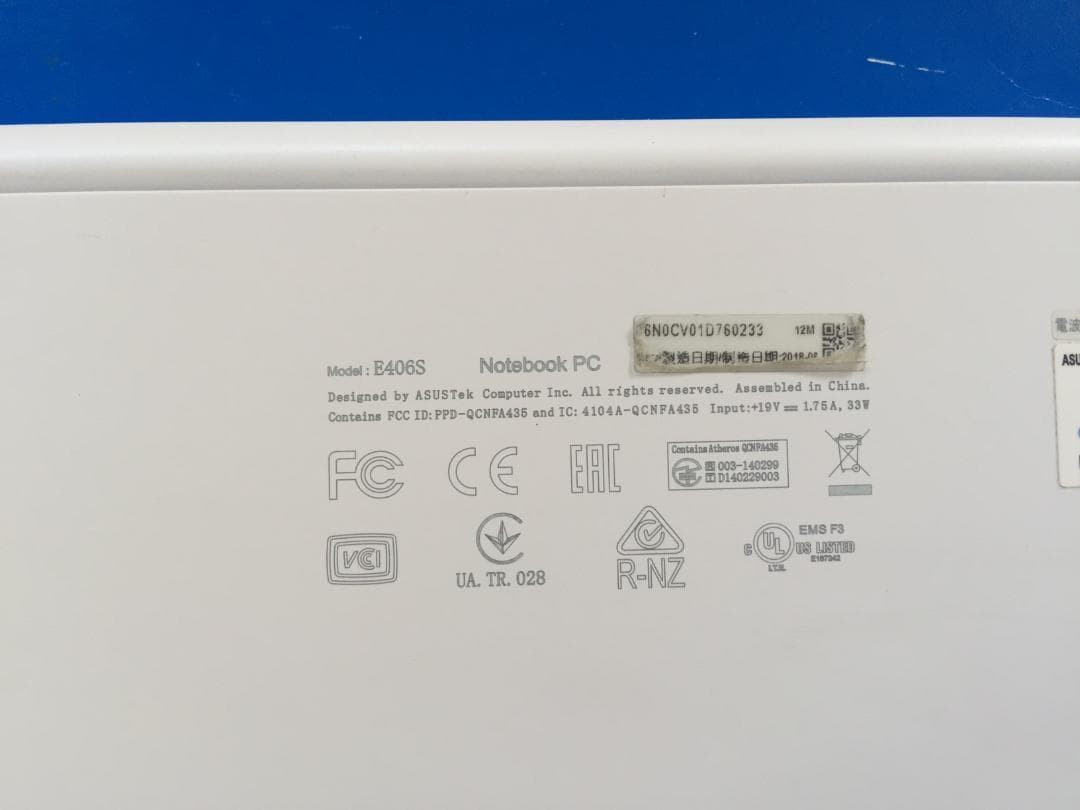 ASUS E406S 14型TFT液晶　薄型・コンパクト ノートパソコン