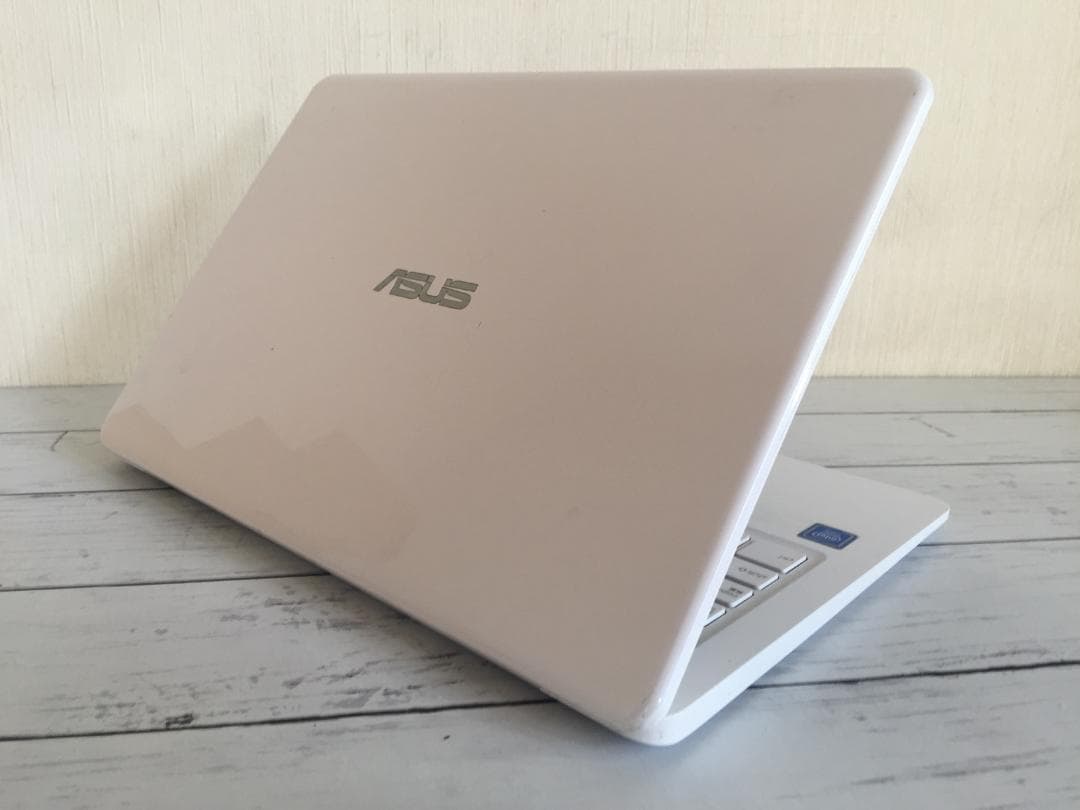 ASUS E406S 14型TFT液晶　薄型・コンパクト ノートパソコン