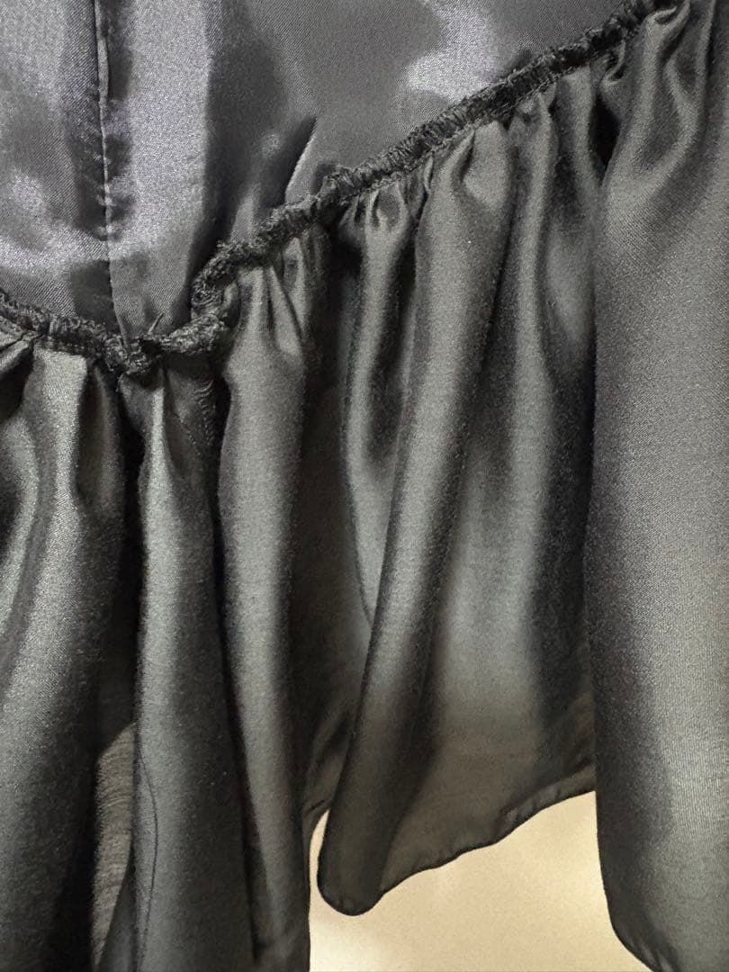 【MARBLE】 エンブレム飾りチェーン付きハイウエストドレープスカート M 黒