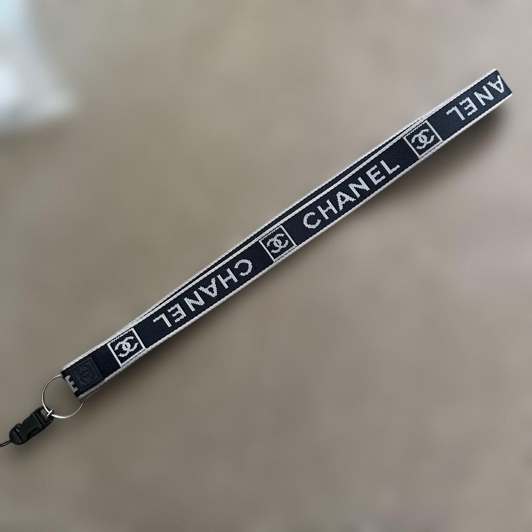 CHANEL ロゴ入りストラップ