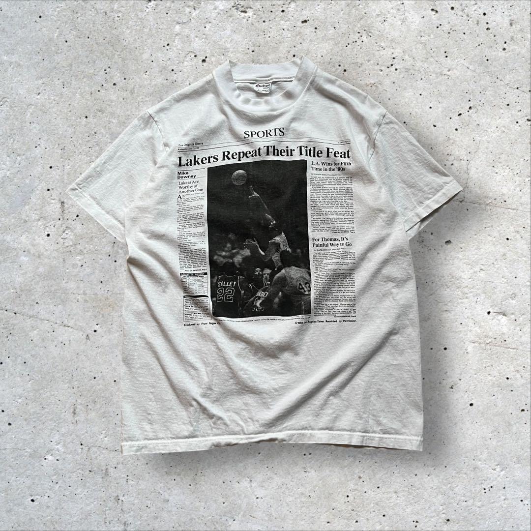 【80s】USA製NBAレイカーズ ニュースペーパーTシャツ　シングルステッチ