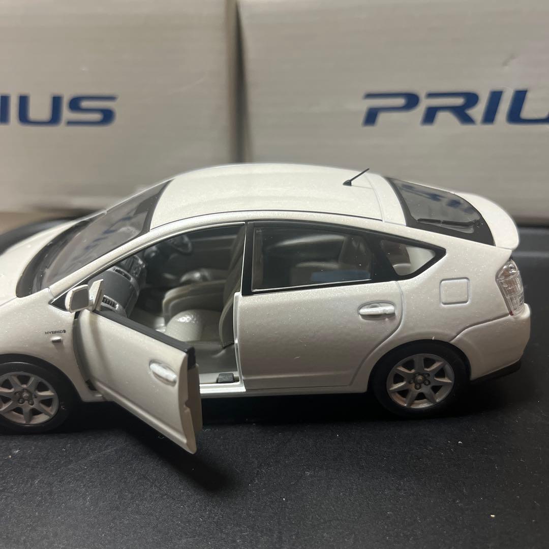 非売品　トヨタ　プリウス　カラーサンプル　ホワイトパールクリスタルシャイン