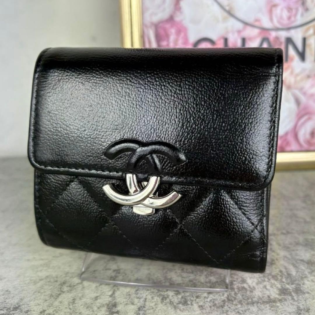 CHANEL シャネル　ハーフココ　三つ折り財布　キャビアスキン　ケース