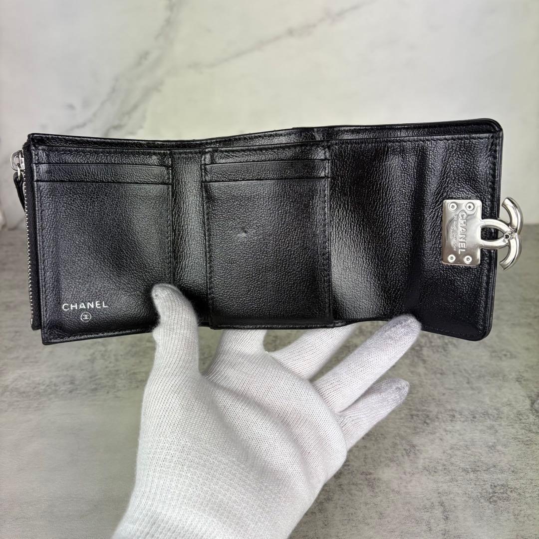 CHANEL シャネル　ハーフココ　三つ折り財布　キャビアスキン　ケース