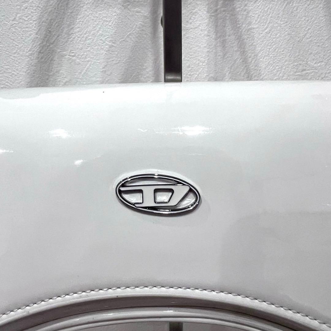タグ付未使用品✨DIESEL ロゴ金具 エナメル調 ショルダーバッグ 白