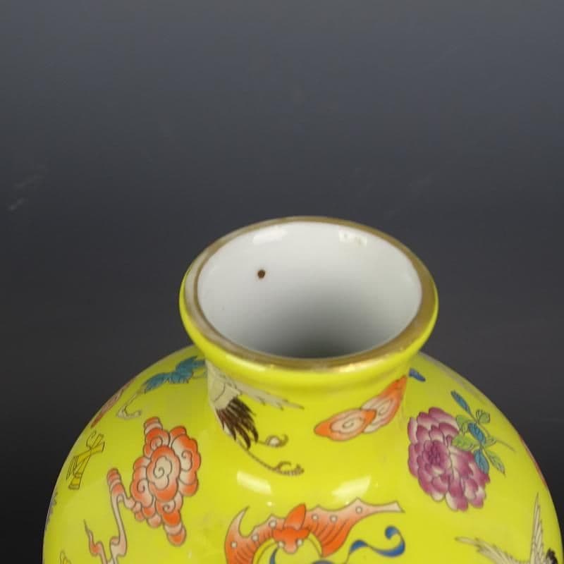 清雍正黄地粉彩龍鳳紋梅瓶 景徳鎮 陶磁器 装飾品 現代工芸品 美術品 置物