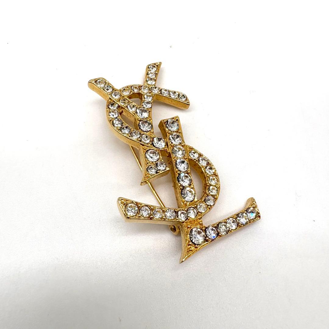 【極美品 】イヴサンローラン ブローチ カサンドラ ロゴ YSL ゴールド 人気