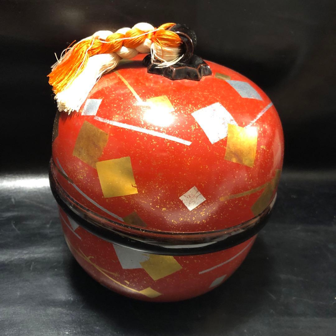 美しい古美術品◼️蔵から雅な美しい漆塗りの特大サイズの丸い入れ物が出て来ました。