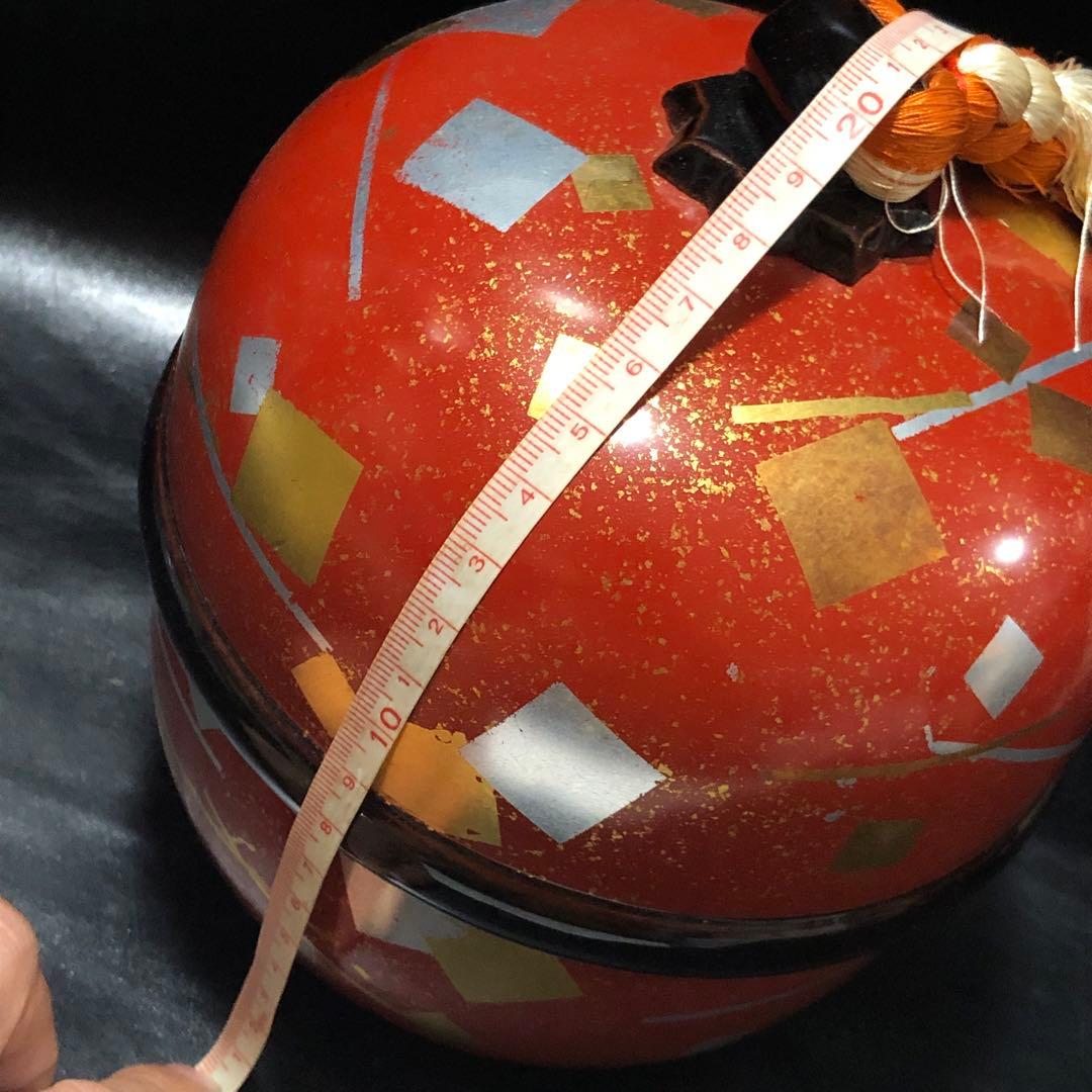 美しい古美術品◼️蔵から雅な美しい漆塗りの特大サイズの丸い入れ物が出て来ました。