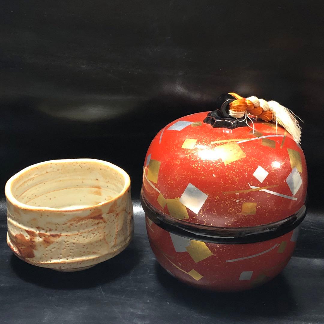 美しい古美術品◼️蔵から雅な美しい漆塗りの特大サイズの丸い入れ物が出て来ました。