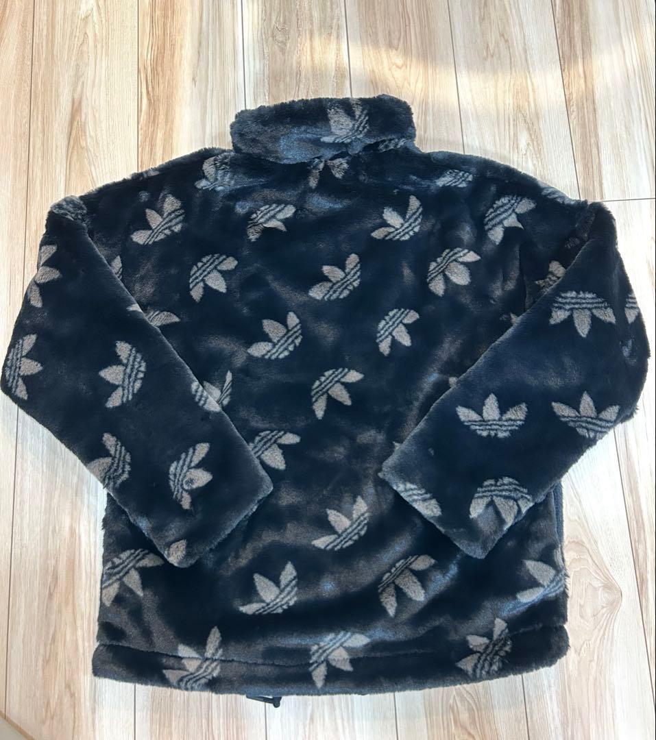 アディダス オリジナルス モノグラム ロゴ ファー ジャケット ジャージ 黒