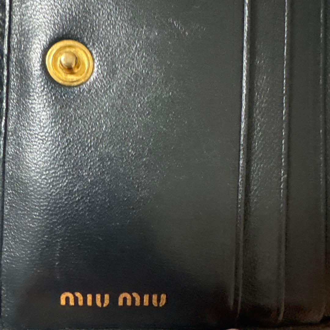 miu miu 二つ折り財布 ブラック 編み込みデザイン