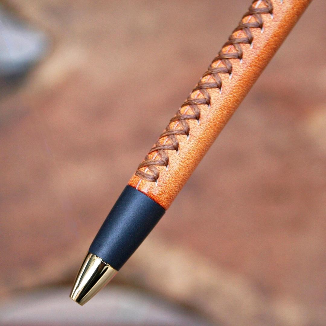 新品未使用　革軸ペン　ヌメ革 オレンジ　シックザール　schicksal