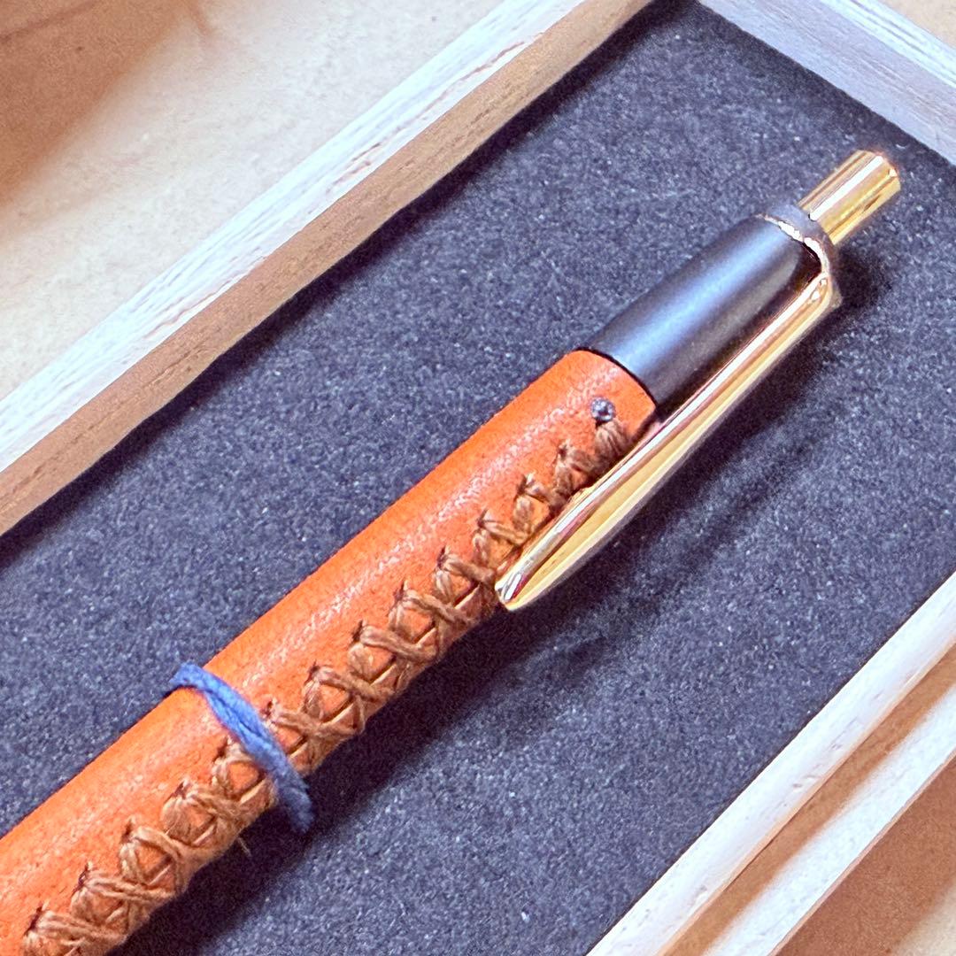 新品未使用　革軸ペン　ヌメ革 オレンジ　シックザール　schicksal