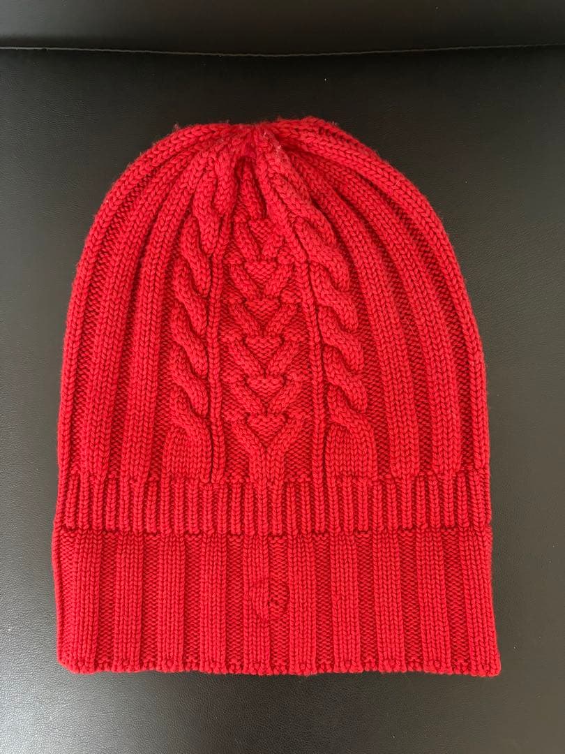 nagu　MONCLER 赤ニット帽