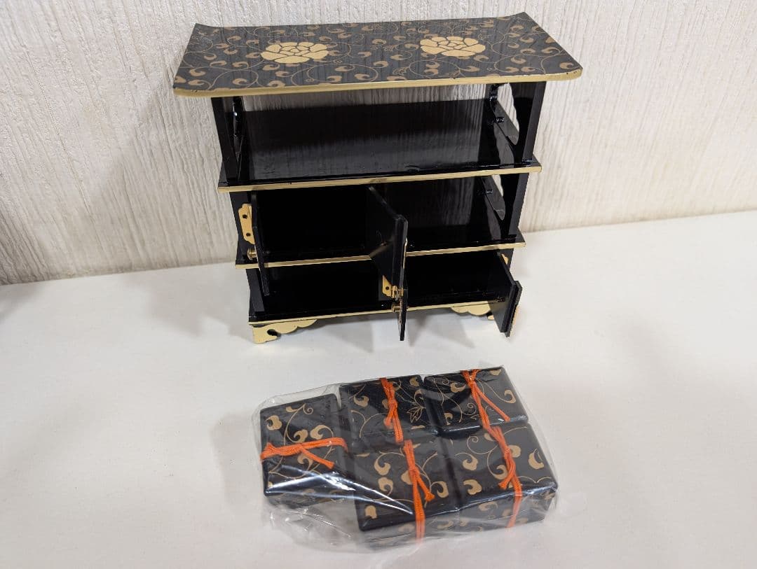 【専用】雛人形 道具 三棚 古代唐草 黒色 金色 お雛様 ひな祭り ひな人形